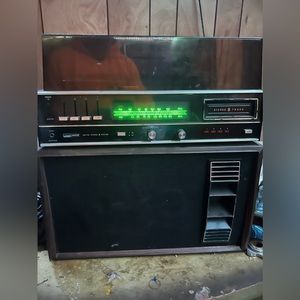 Vintage Record Player/Radio